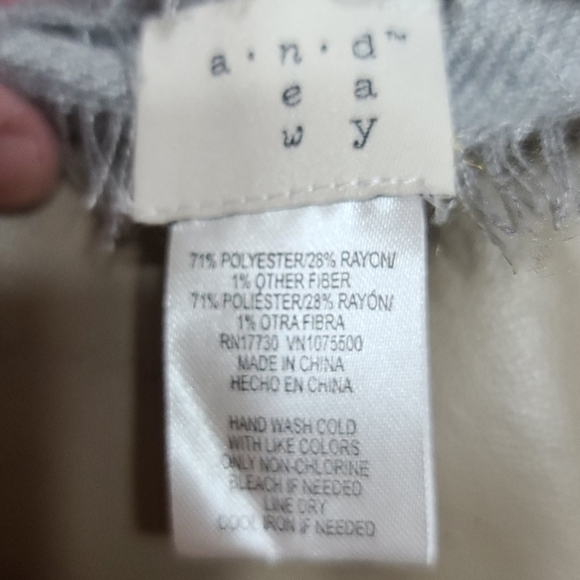 A New Day multi-purpose wrap 40x82 inches - Picture 5 of 6